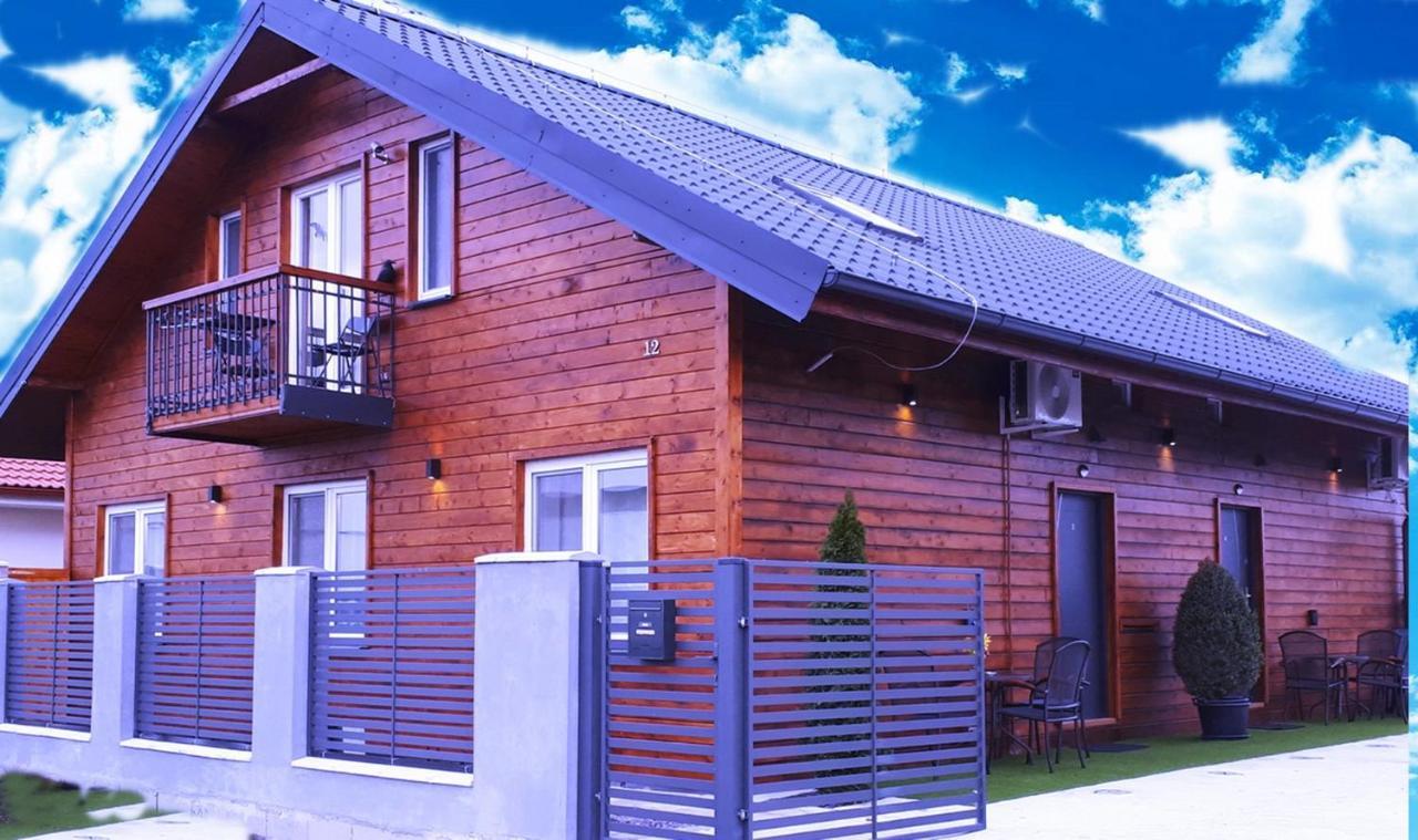 Penzion Florens, Nesvady Экстерьер фото